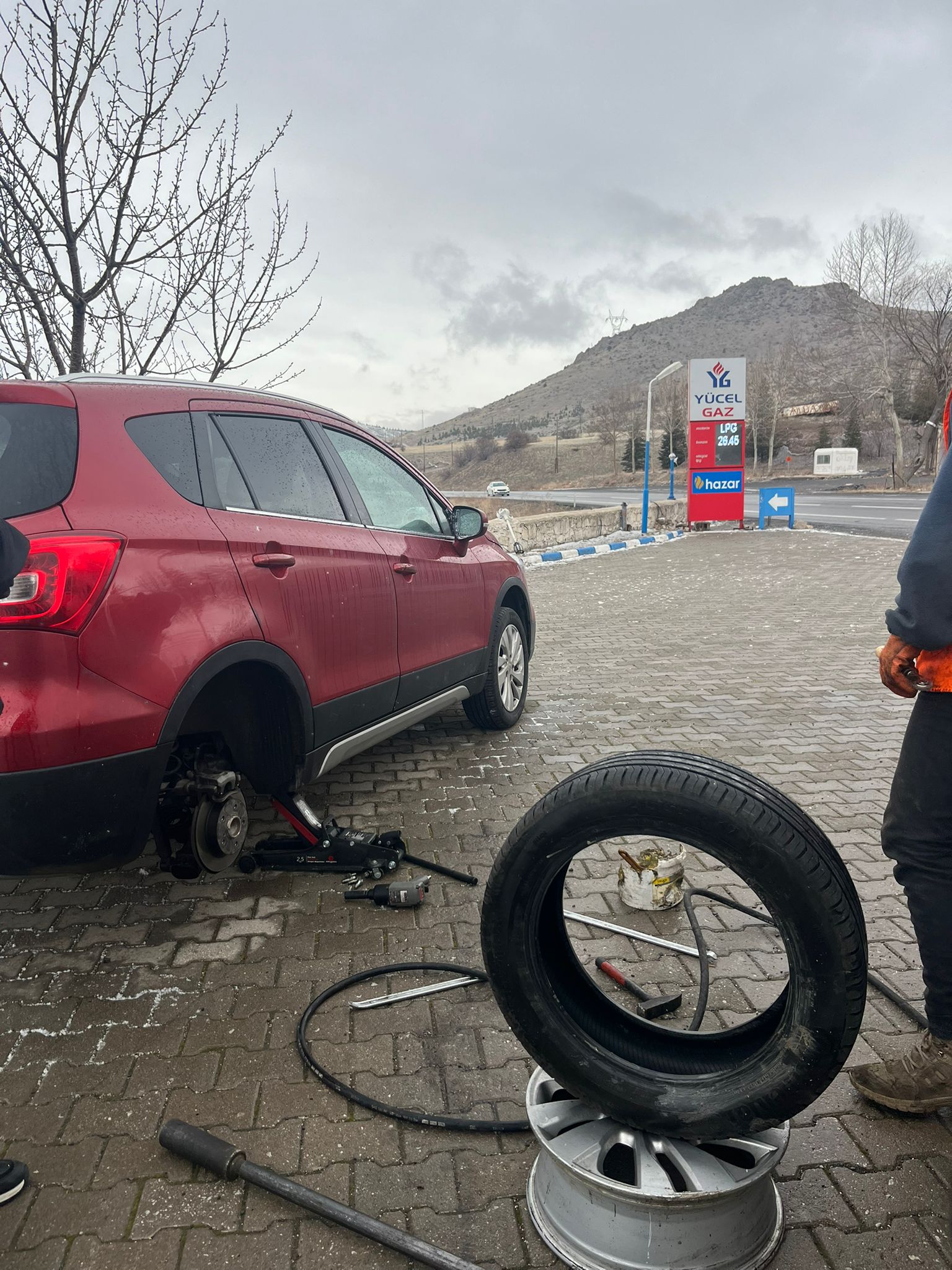Pozantı Tır Lastik Tamiri Resim Galerisi